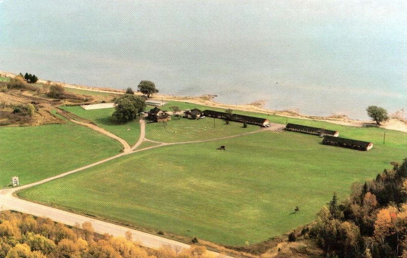 Halstead's Bayside Park Motel & Restaurant